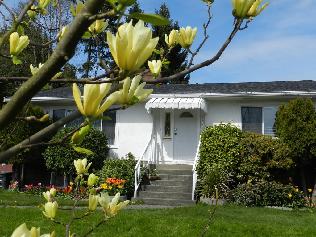Serenity Bed & Breakfast Burnaby Exterior photo